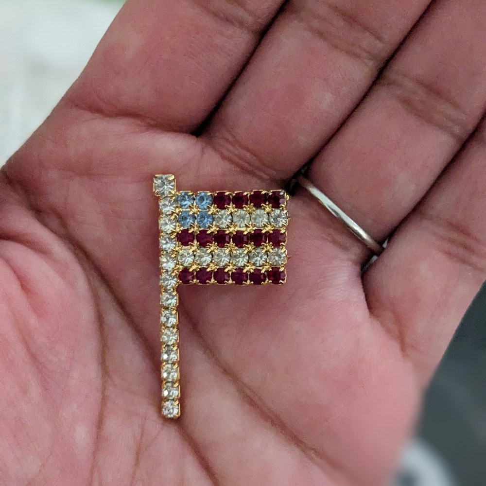 Vtg Rhinestone American Flag Pin - Picture 2 of 3